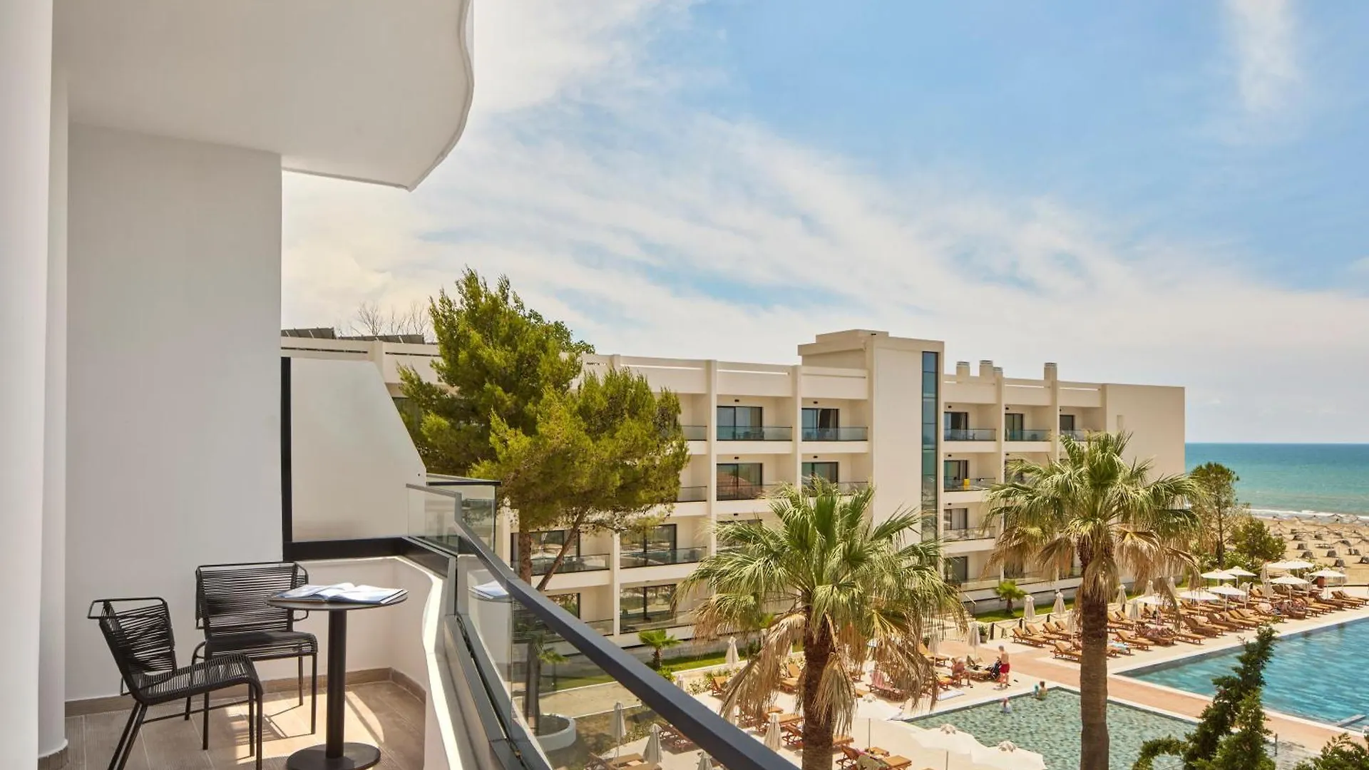 Sol Tropikal Durres Hotel