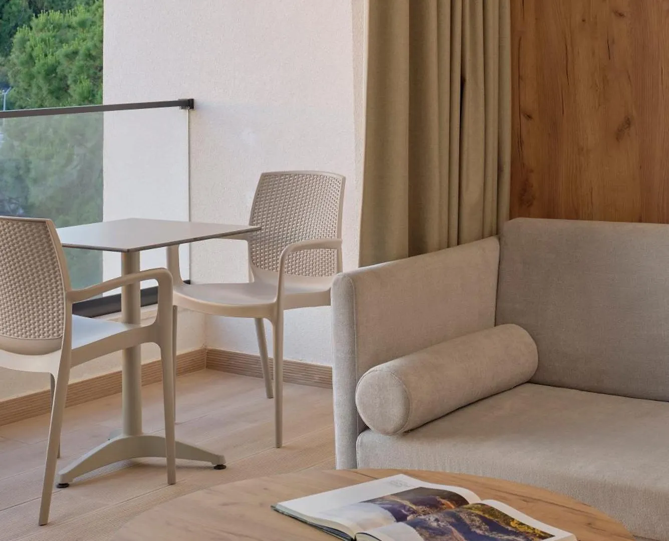 Sol Tropikal Durres Hotell 4*,