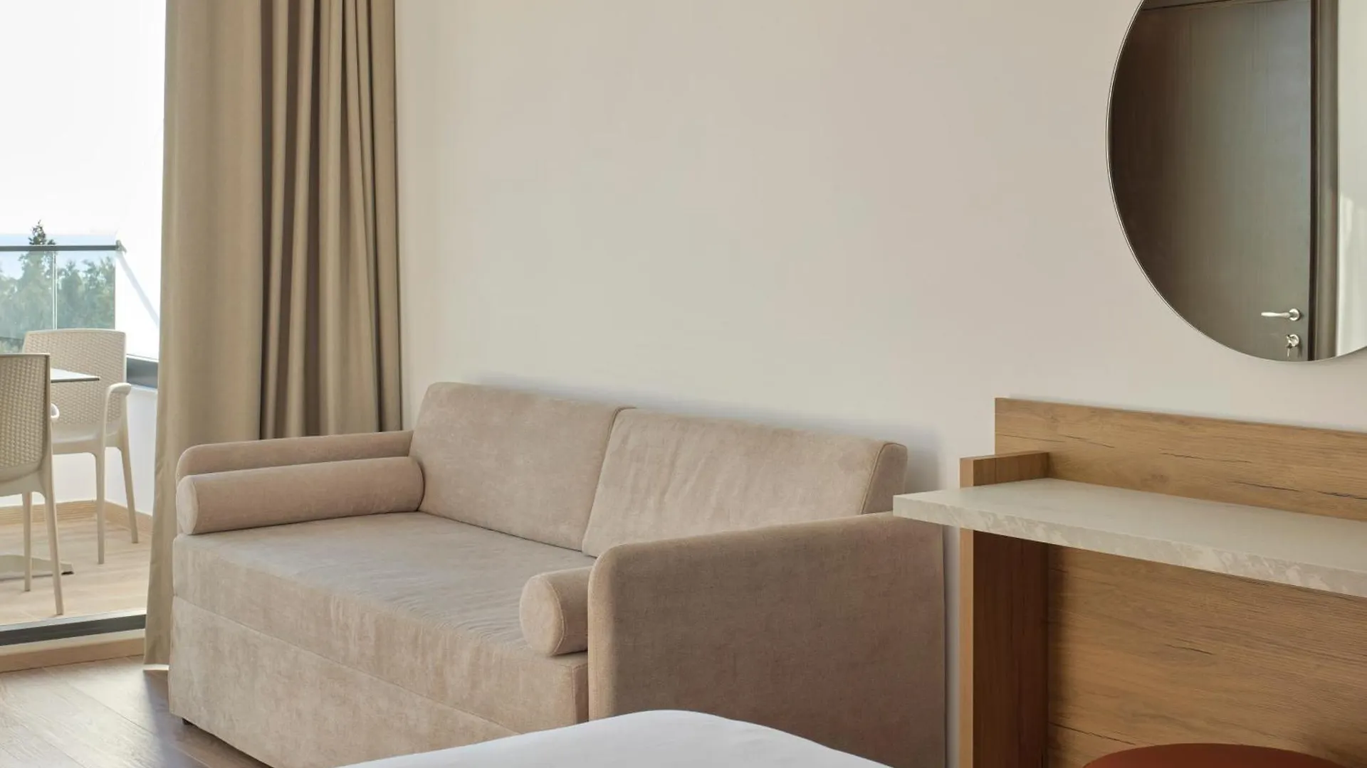 Sol Tropikal Durres Hotell