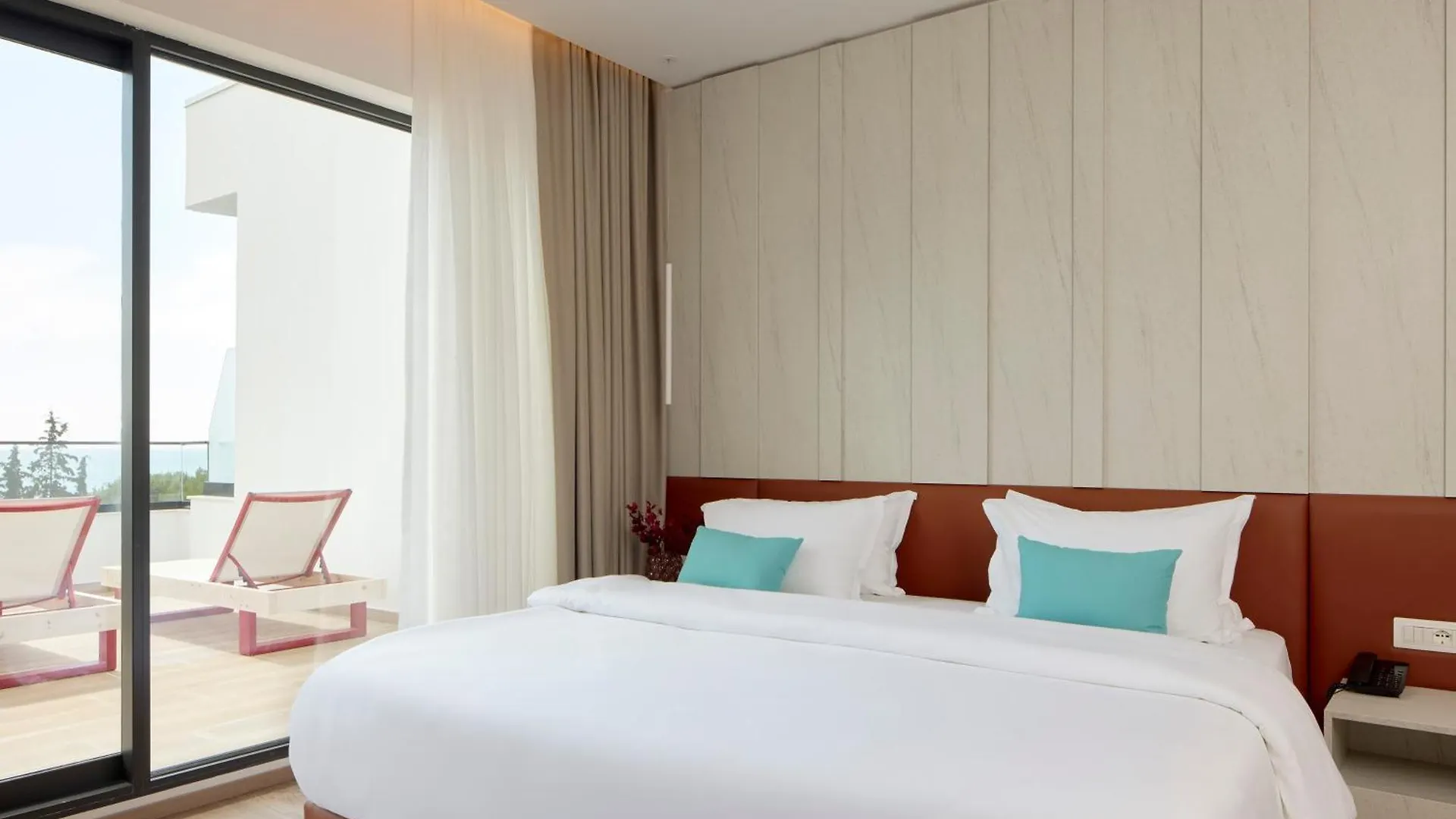 Sol Tropikal Durres Hotell 4*,  Albanien